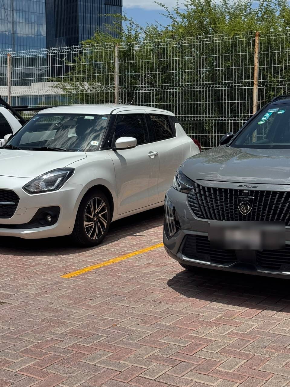 Lavado a domicilio en estacionamiento de oficinas